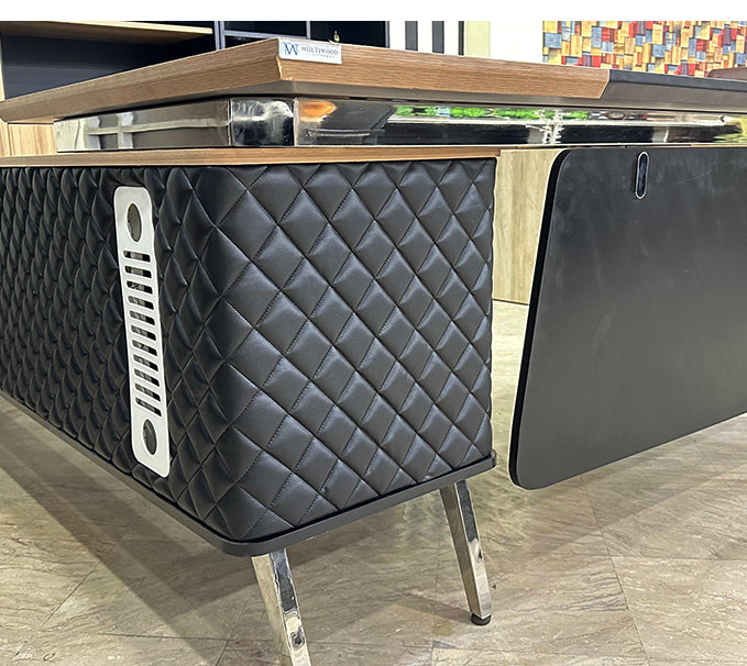 Nova Executive Table